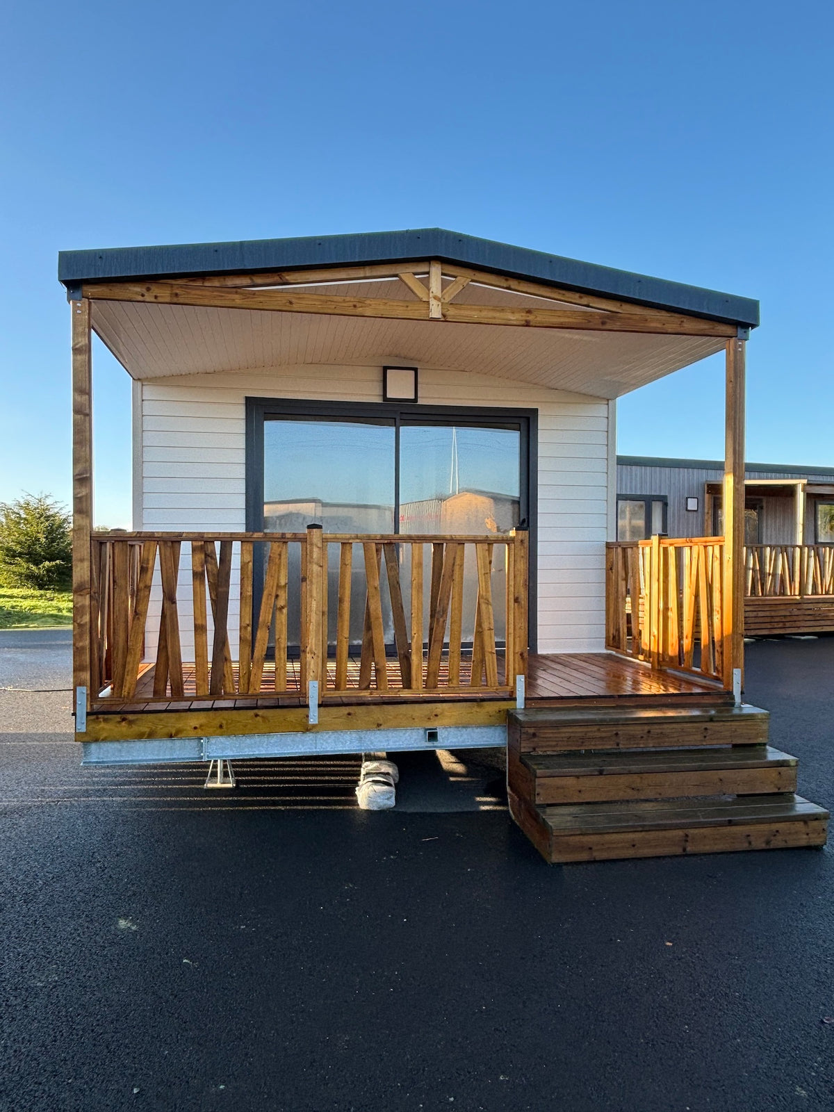 Nieuwe Lodge Méditerranée - 2 Slaapkamers - Ingebouwd terras - 880x420cm - Camping Bosrand